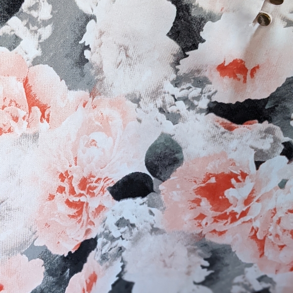 Ladies floral tank top - Picture 2 of 4